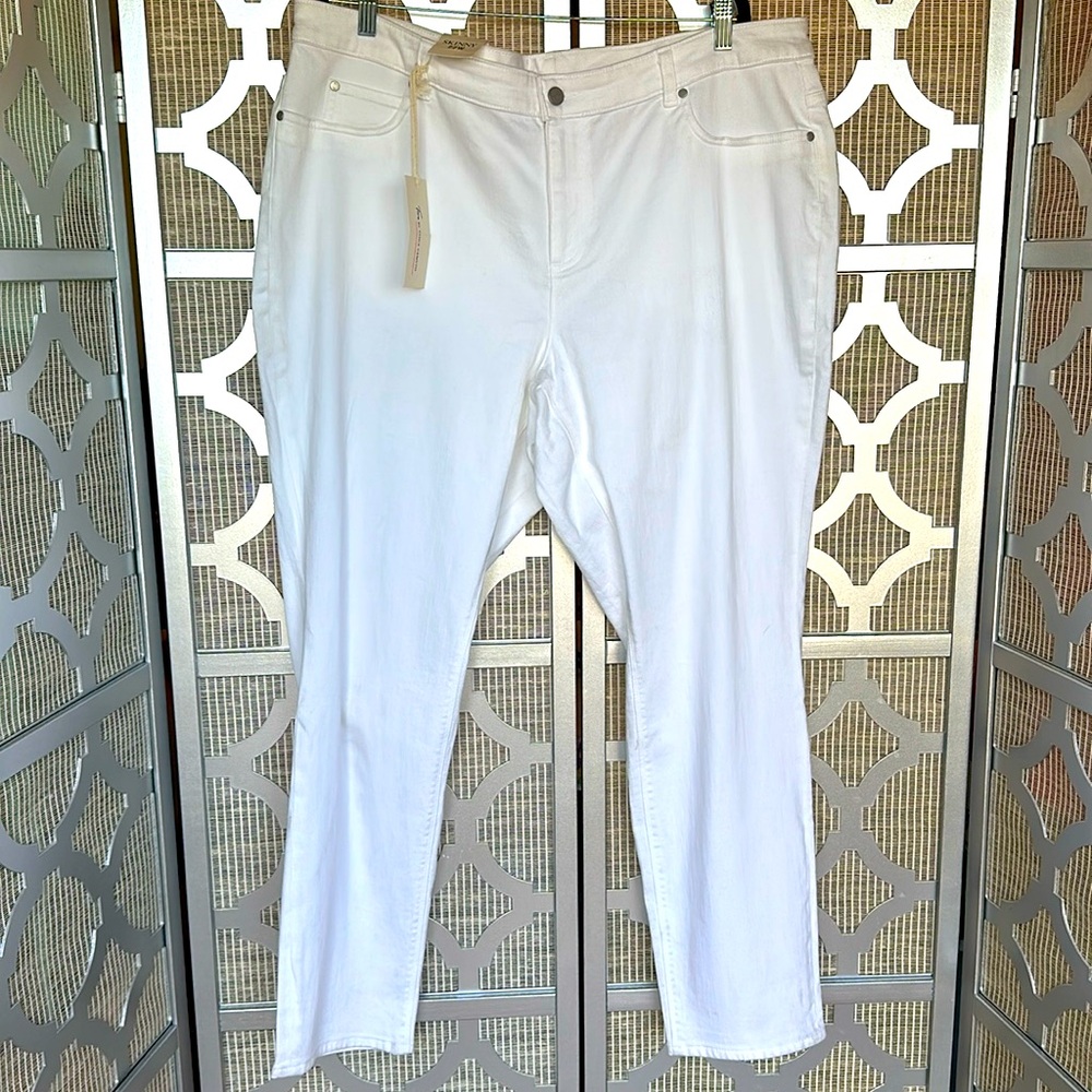 NWT Two by Vince Camuto White Straight Leg Jeans